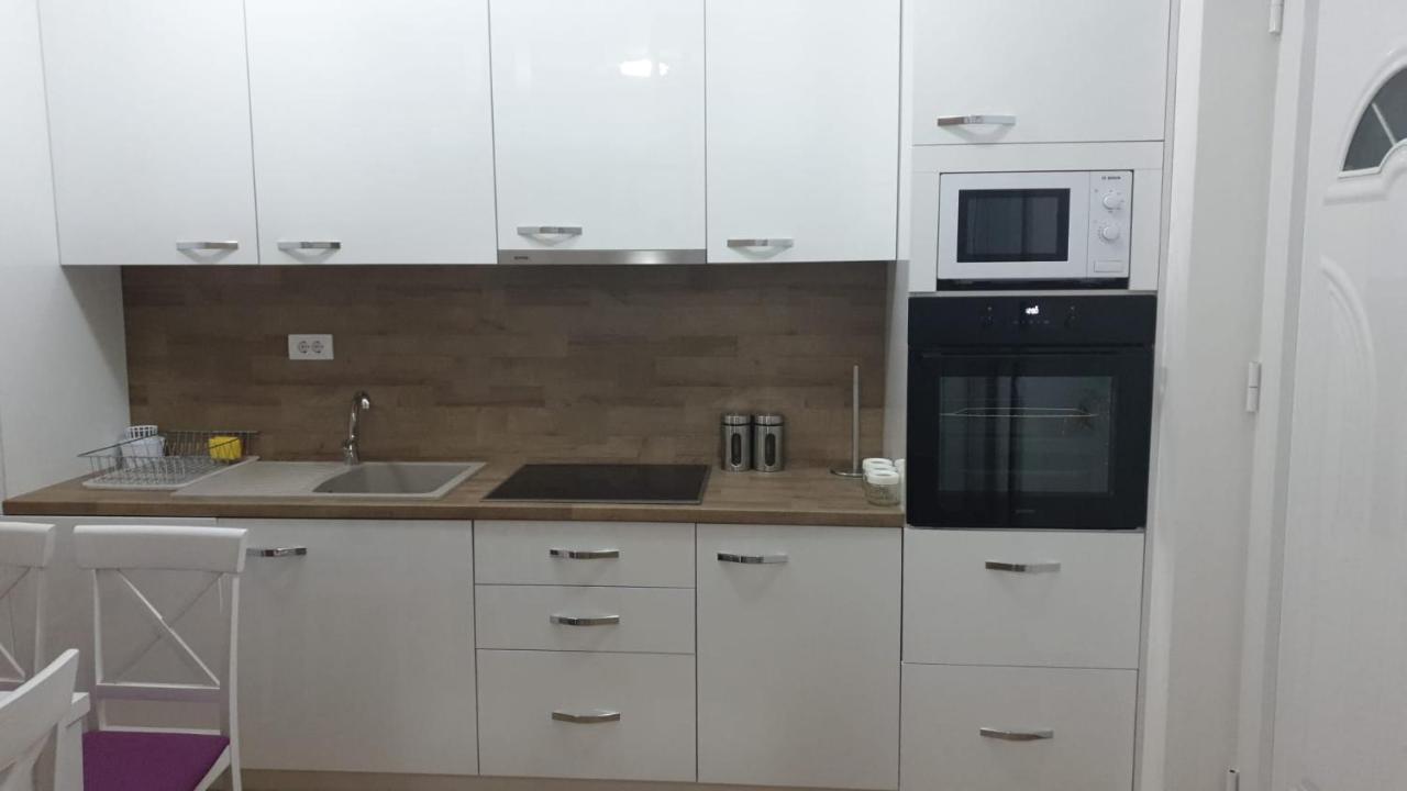 Waterfront Apartment Petrovina Kotor Bagian luar foto