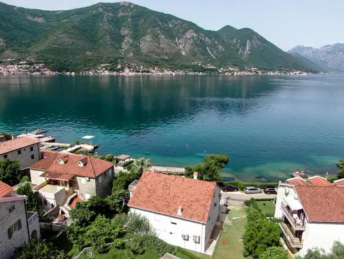 Waterfront Apartment Petrovina Kotor Bagian luar foto