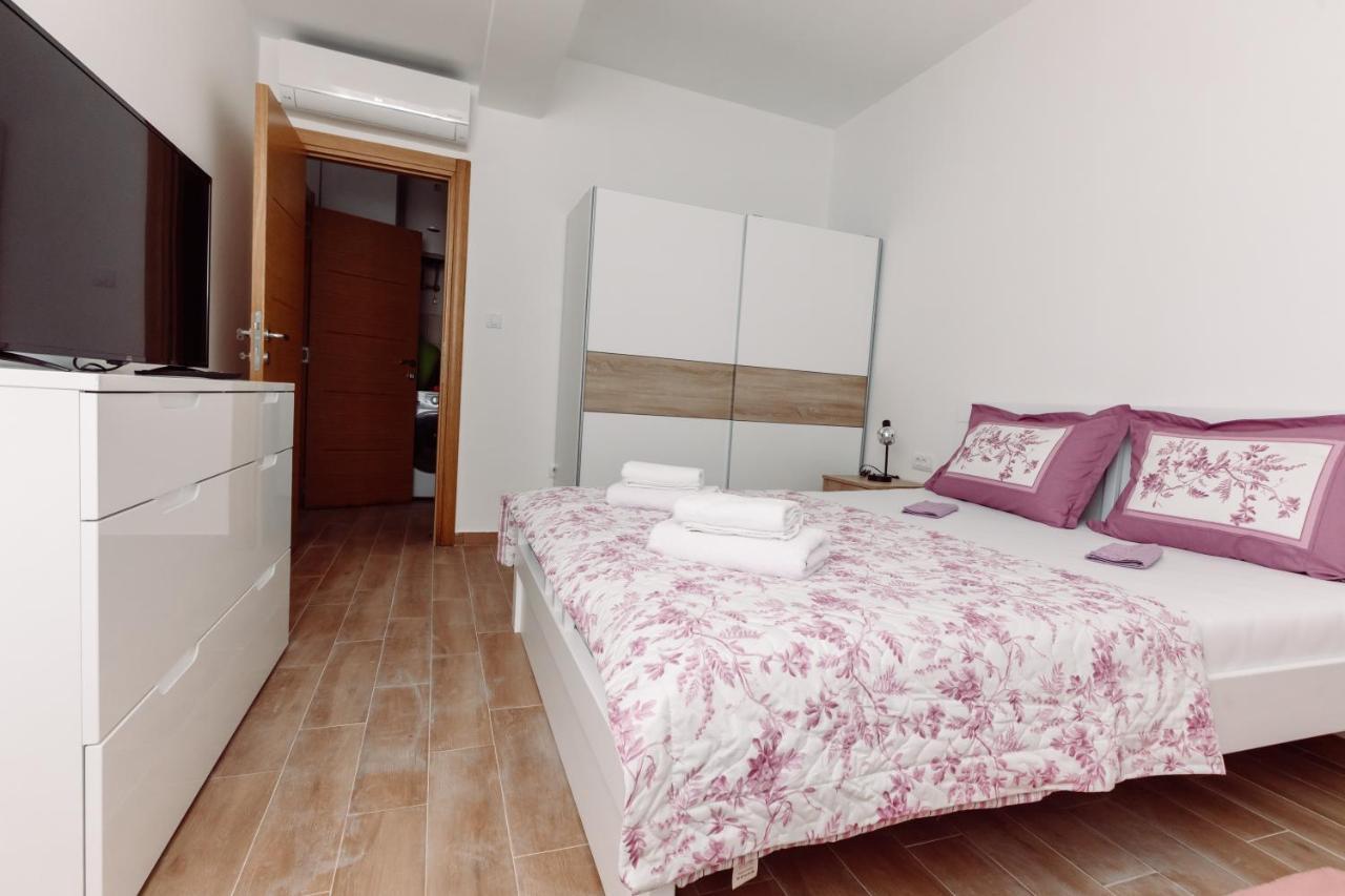 Waterfront Apartment Petrovina Kotor Bagian luar foto