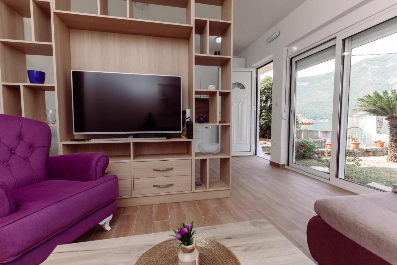 Waterfront Apartment Petrovina Kotor Bagian luar foto