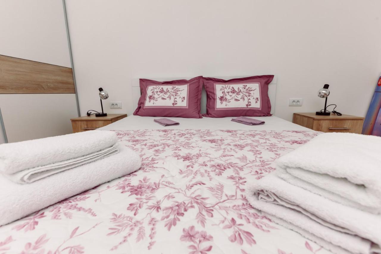 Waterfront Apartment Petrovina Kotor Bagian luar foto