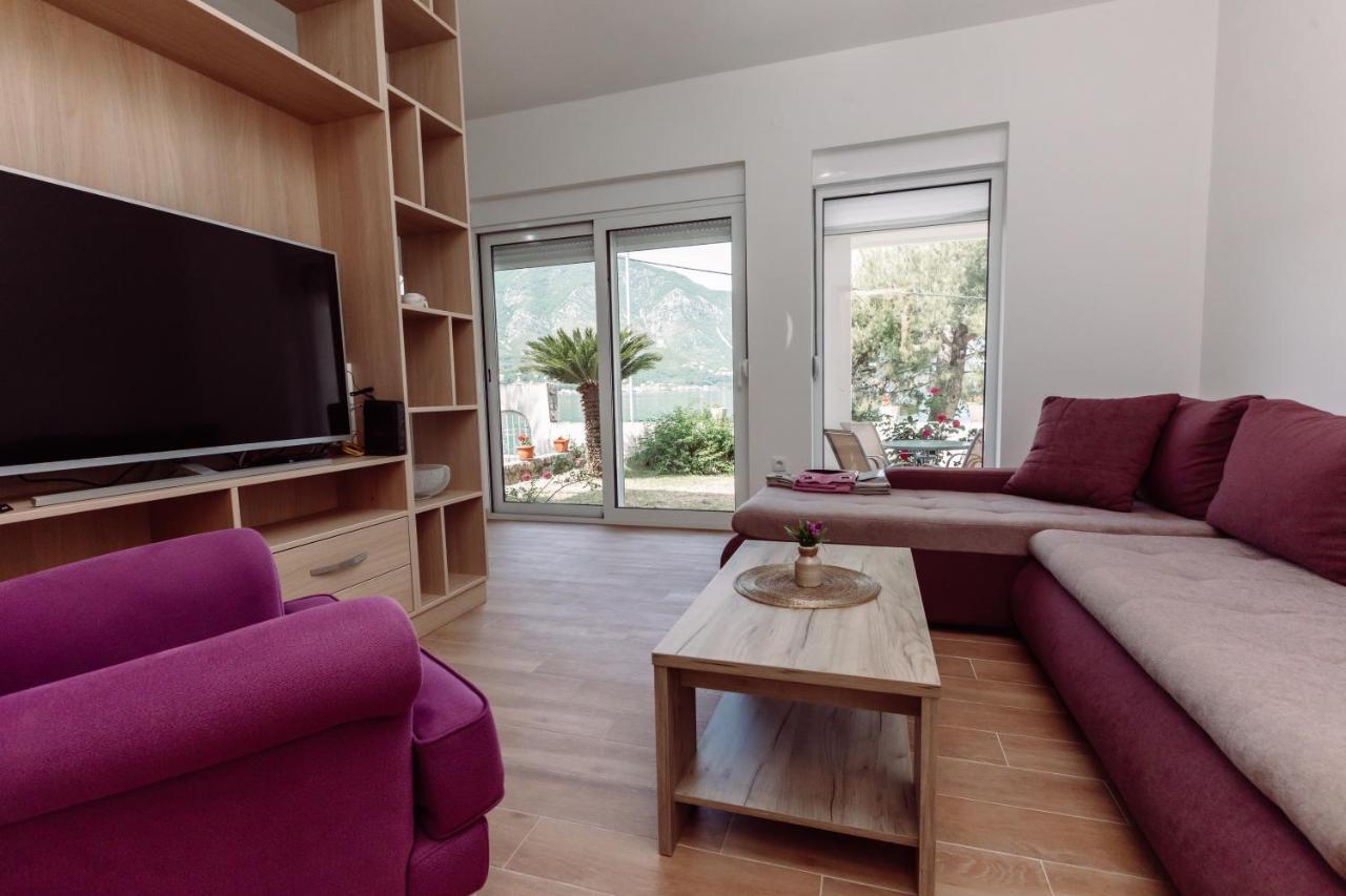 Waterfront Apartment Petrovina Kotor Bagian luar foto