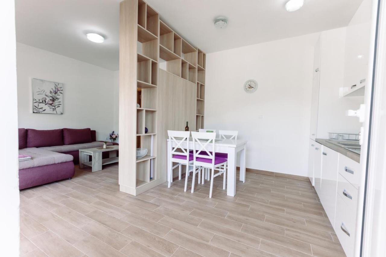 Waterfront Apartment Petrovina Kotor Bagian luar foto