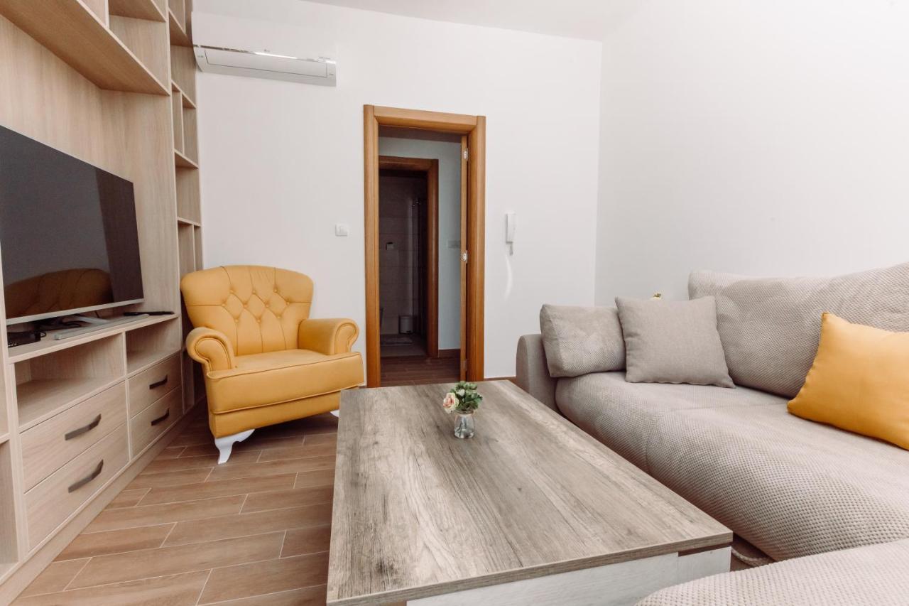 Waterfront Apartment Petrovina Kotor Bagian luar foto