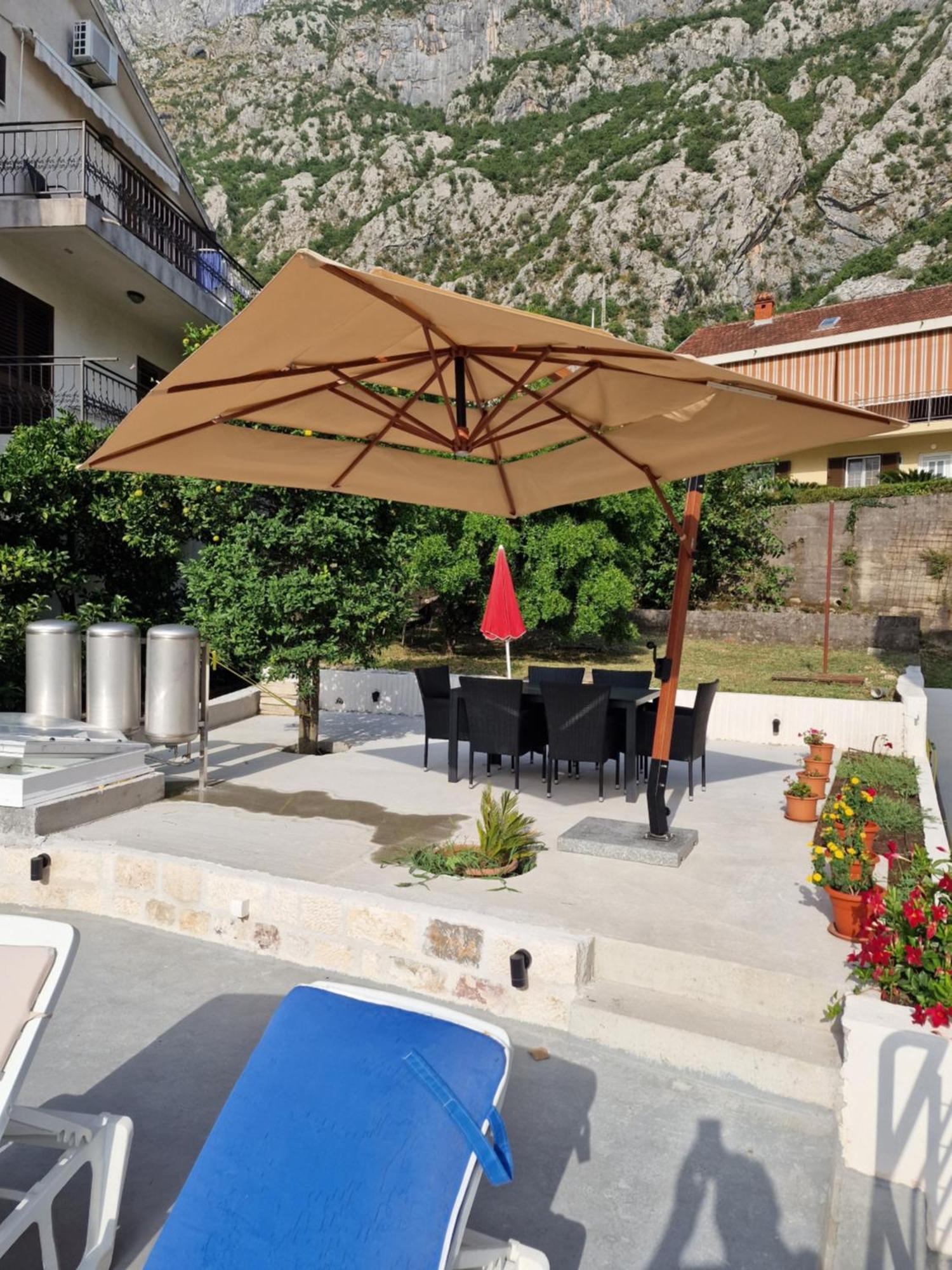 Waterfront Apartment Petrovina Kotor Bagian luar foto