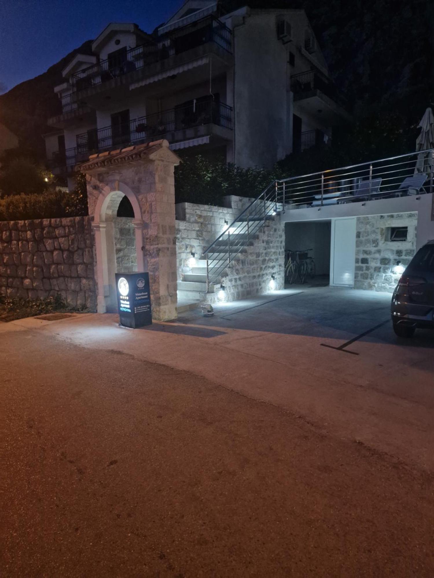 Waterfront Apartment Petrovina Kotor Bagian luar foto