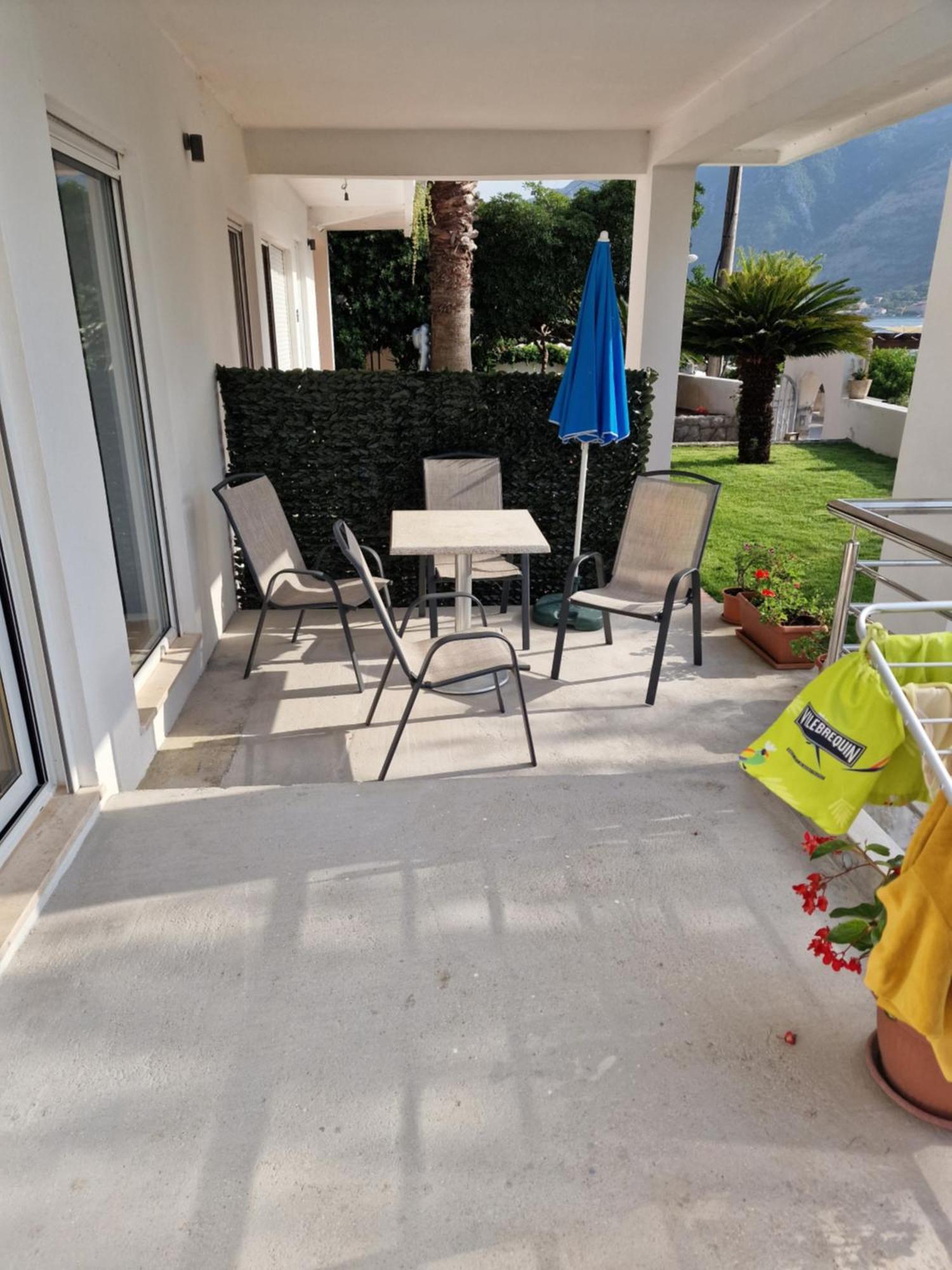 Waterfront Apartment Petrovina Kotor Bagian luar foto