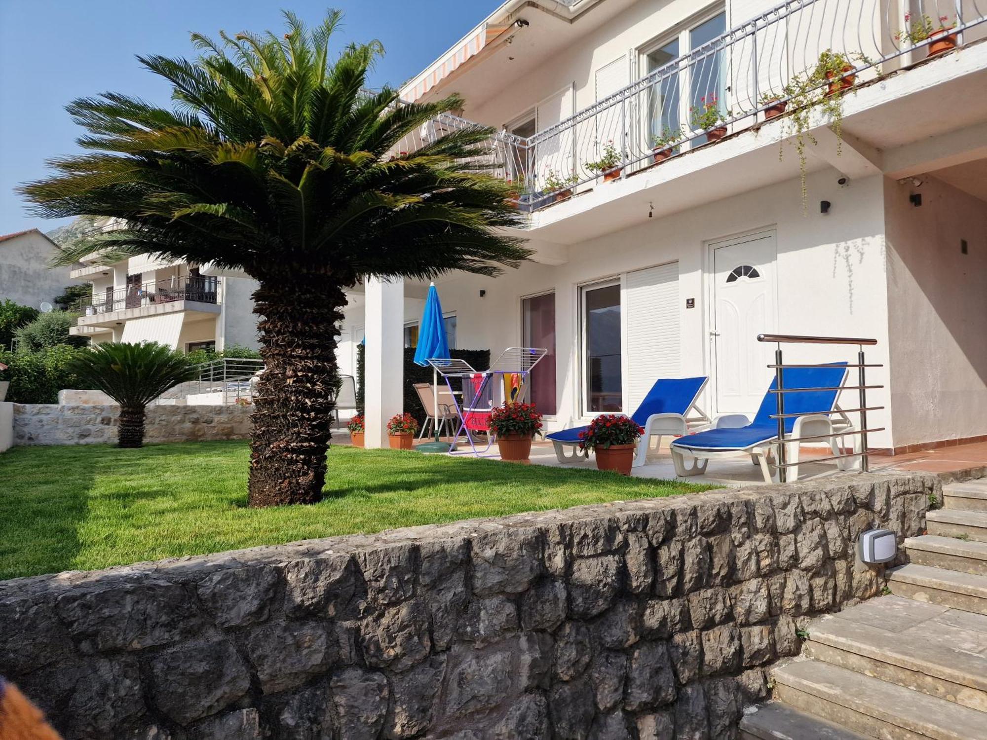 Waterfront Apartment Petrovina Kotor Bagian luar foto