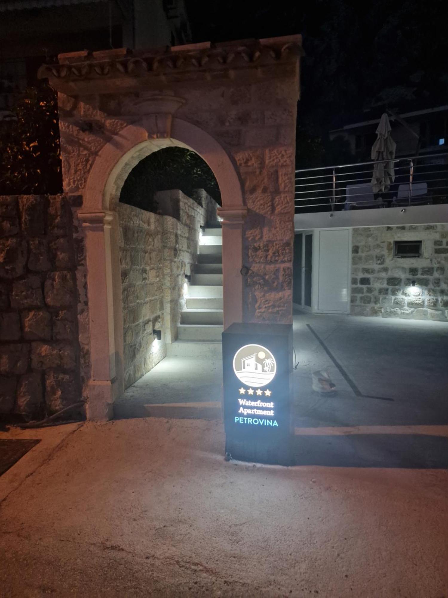 Waterfront Apartment Petrovina Kotor Bagian luar foto
